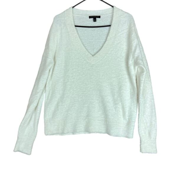 Banana Republic Women Sweater White Fluffy Eyelash Pullover V Neck Cozy M - Picture 1 of 12